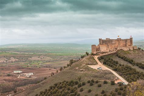 ¡Sumérgete en la Historia con el Castillo de Jadraque, una Fortaleza Medieval Imponente!