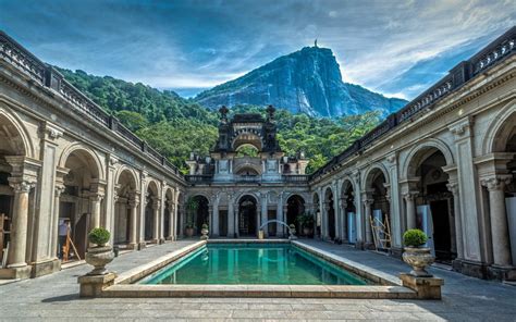 ¡Sumérgete en la majestuosidad de los murales del Parque Lage! Un oasis cultural en medio de la selva urbana carioca