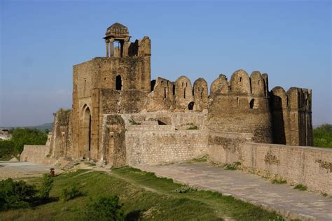 ¡Explora la majestuosidad del Fuerte Rohtas en un viaje épico por la historia!